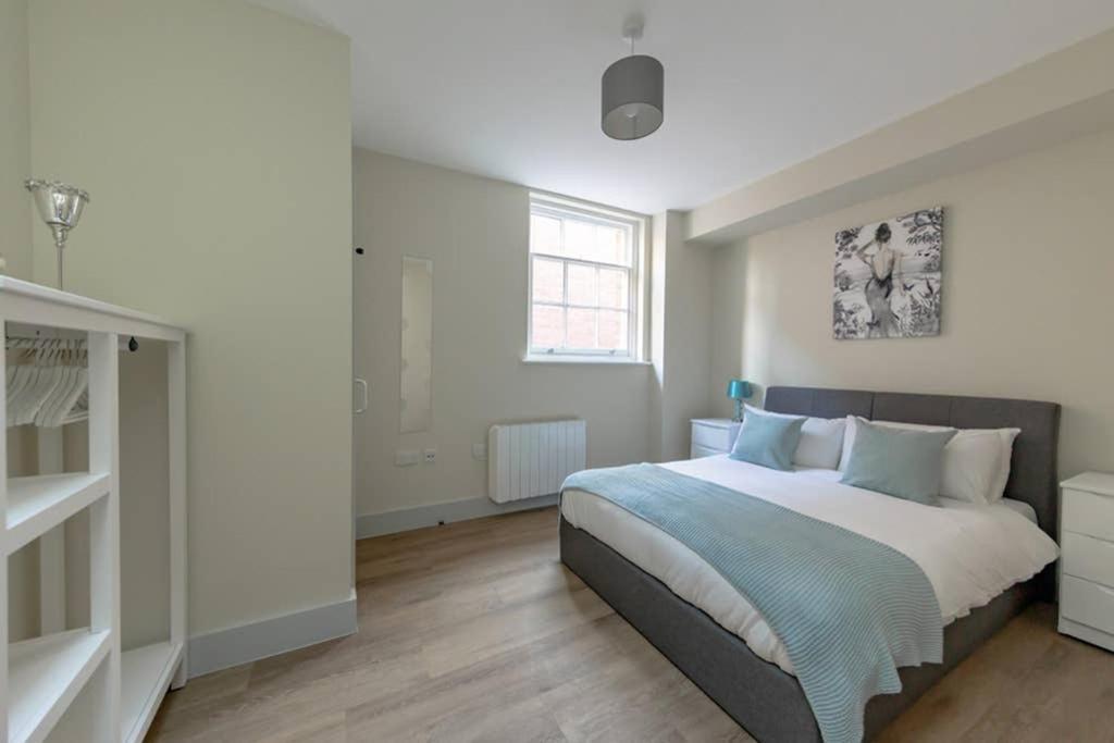 Hereford City Centre - Apartment 4, Isabella House - Modern Apartment In The Heart Of The City - Sleeps 4 Guests - Hosted By Rentmyhouse Екстериор снимка