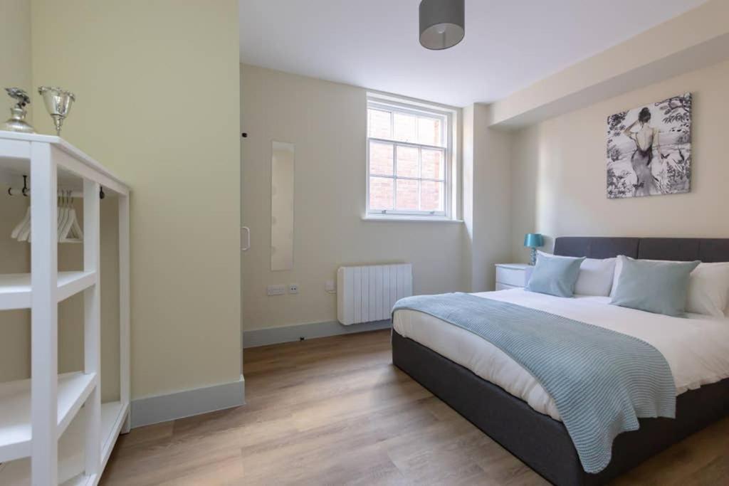 Hereford City Centre - Apartment 4, Isabella House - Modern Apartment In The Heart Of The City - Sleeps 4 Guests - Hosted By Rentmyhouse Екстериор снимка